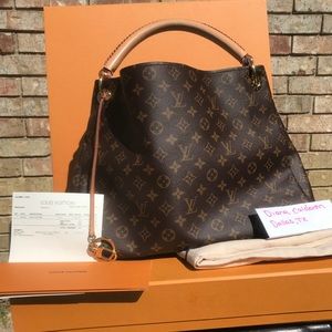(SOLD)Louis Vuitton artsy mm